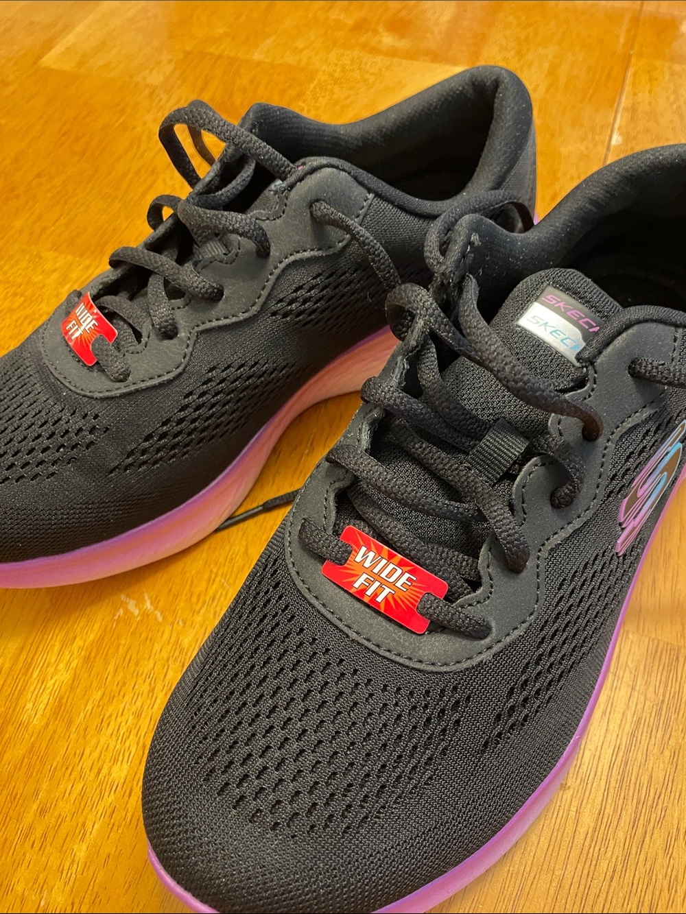 Skechers Women’s Black Athletic Memory Foam Sneakers Never Worn